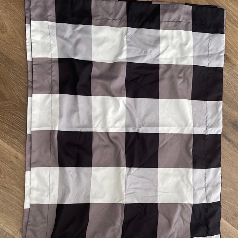 SOLD💢Set of 2 New & Never Used Buffalo Plaid Pillow Cases